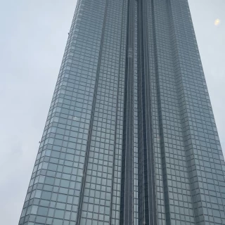 高層階です。
地上46階での挙式、披露宴は最高でしたよ。