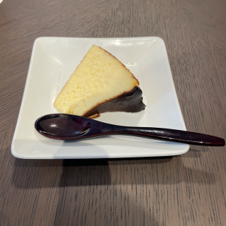 試食でいただいたバスクチーズケーキです