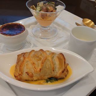 お魚料理のパイ包み
パイのサクサクが良かった