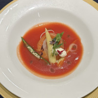 冷菜　冷たいトマトスープの中にお刺身が入っていて美味しかった