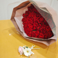 サプライズの花束とブートニアです。