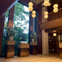丸いライトが可愛いあたたかみのある挙式会場