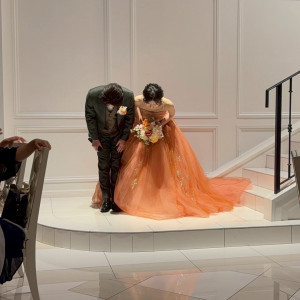 階段から入場の演出|711863さんのル・センティフォーリア大阪(クラウディアホールディングスグループ)の写真(2511465)