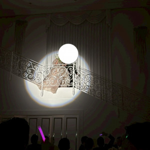 お色直し後の入場です。会場によって上から入場できます。|712281さんのアルカンシエル luxe mariage 大阪(アルカンシエルグループ)の写真(2574740)