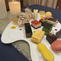 デザートビュッフェですが、新郎新婦は盛り合わせ