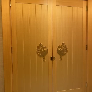 館内神殿の扉です