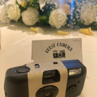 写ルンですを用意しカメラマンをお願いしました。