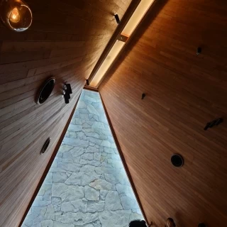 石と木のチャペル
