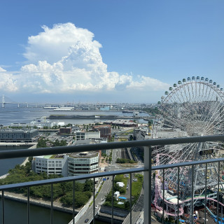 披露宴会場になるスイートルームから見える横浜らしい景色です。