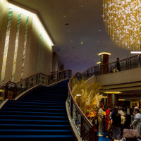 披露宴後、ゲストの方々との大階段での写真撮影タイムがあります