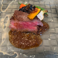 肉料理です。付け合わせは地場野菜だそうです。