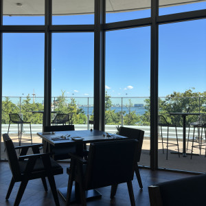 ゲストの待合室になる所が景色も綺麗で広くて最高です|713770さんのMARINE TOWER WEDDING（マリンタワー ウエディング）の写真(2213420)