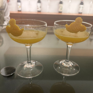 アフターパーティー会場で生搾りのジュースを作ってもらえる。