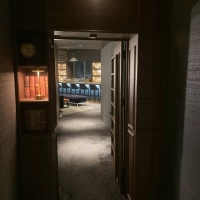 親族控え室入り口(書斎のようになってる)