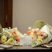 両親への花束（色味指定せずお任せにしました）
