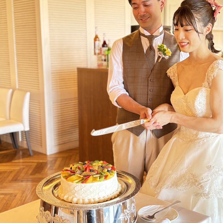 ケーキ入刀シーン