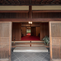 母屋の玄関