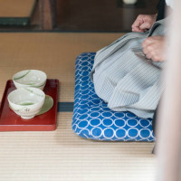 両親に抹茶をふるまう