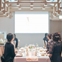 木のぬくもりある会場