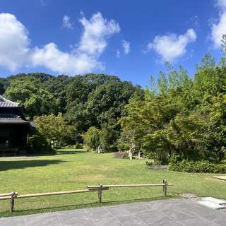 日本庭園が披露宴会場から見ることができます。