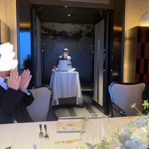 ウェディングケーキ入場|714895さんのチャペル テンケイ アンドマリー（品川プリンスホテル内）の写真(2230844)