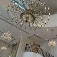 ステンドグラスと階段からの演出ができます