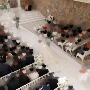 挙式にて、入場の様子|714989さんのNIHO -Dramatic scene wedding-（ニホ ドラマティックシーンウエディング）の写真(2221141)