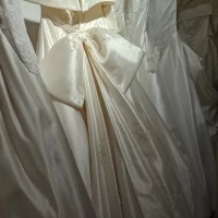 様々なドレスがあり、迷ってしまいます。