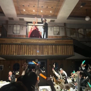 結婚式の醍醐味！階段から入場！
