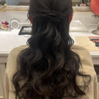 二次会前にもヘアスタイルチェンジをしてくれました