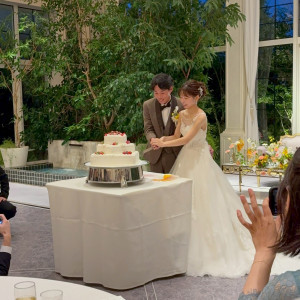 披露宴会場でのケーキ入力|715775さんのベイサイド迎賓館（鹿児島）/テイクアンドギヴ・ニーズウェディングの写真(2559051)