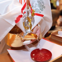 両家の参列者も御神酒をします