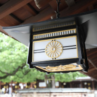 象徴の菊の御紋