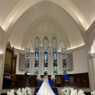 結婚式当日、挙式前のチャペルにて撮影