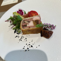 見た目で楽しめる美しき前菜。