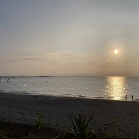 波がほぼなくゆったりとした海です。