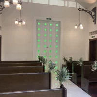 軽井沢礼拝堂（チャペル）の入り口の写真です。