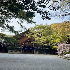 たくさんの木々に囲まれて自然がとても綺麗です。|717340さんの熱田神宮会館の写真(2264794)