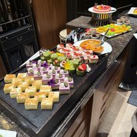 試食会でのデザートビュッフェ