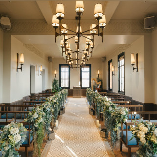 自然光も入り素敵な挙式会場でした。