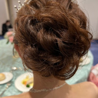 とても気に入ったヘアセット。後ろから見るとお花の形です。