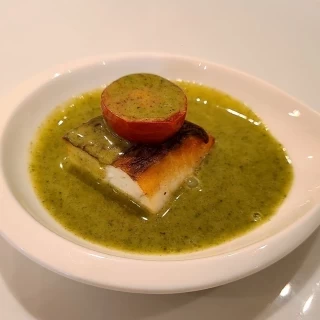 真鯛のポワレ　ソースがとっても美味しかったです。
