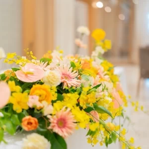 装花は黄色系でまとめてもらいました|717974さんのアニヴェルセル 表参道の写真(2384858)