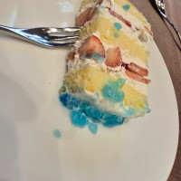 ウェディングケーキもみんなに食べてもらえました