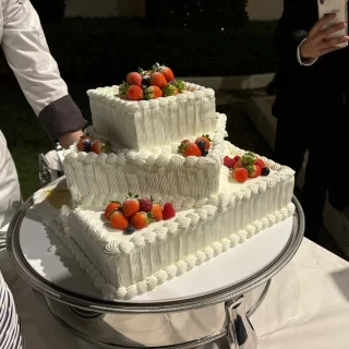 ウエディングケーキです。