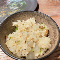 釜飯。そのままでおいしい、出汁をかけるともっとおいしい。