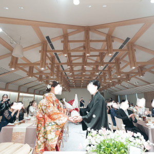 新郎から新婦にサプライズで薔薇の花束贈呈|718763さんの桜鶴苑の写真(2464837)