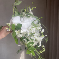 装花
オーダーでイメージにあわせて作っていただきました。