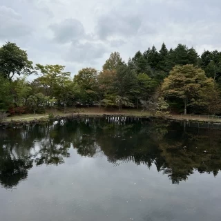 待合室前