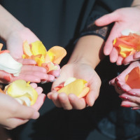 フラワーシャワーの花びらも可愛かったです